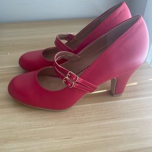 Red heels - 2 1/2 in heel - size: 7 1/2